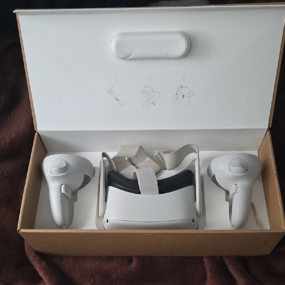 VR Headset with Controllers - White